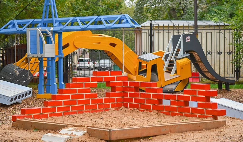 Детская площадка «Стройка» в Нескучном саду Детская площадка «Стройка» в Нескучном саду